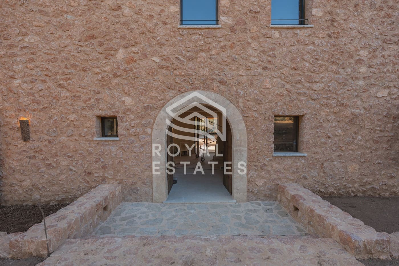 4 soveværelse Villa til salg i Alaro - € 8.495.000 (Ref: 8514988)