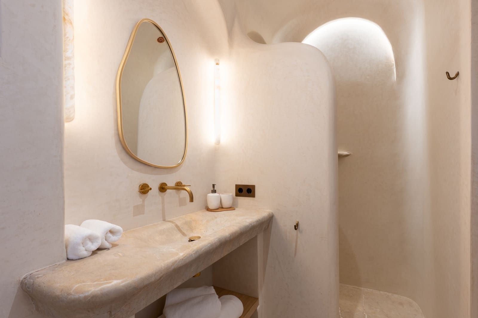 4 bedroom Villa for sale in Alaro - € 8,495,000 (Ref: 8514988)