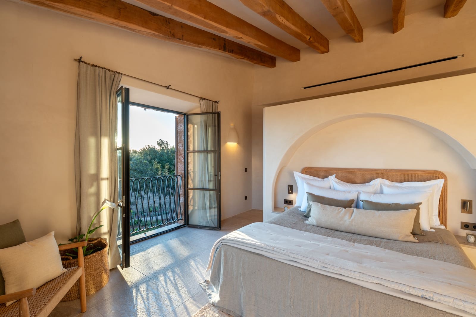 4 bedroom Villa for sale in Alaro - € 8,495,000 (Ref: 8514988)