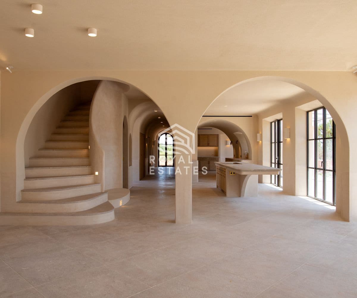 5 bedroom Villa for sale in Santa Maria del Cami with pool - € 8,750,000 (Ref: 8931794)