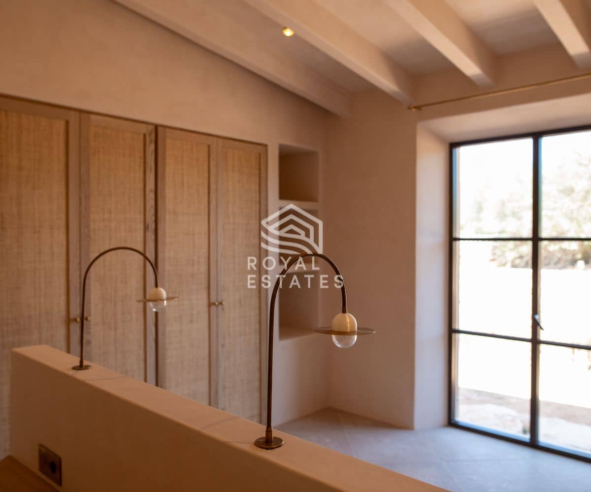 5 bedroom Villa for sale in Santa Maria del Cami with pool - € 8,750,000 (Ref: 8931794)