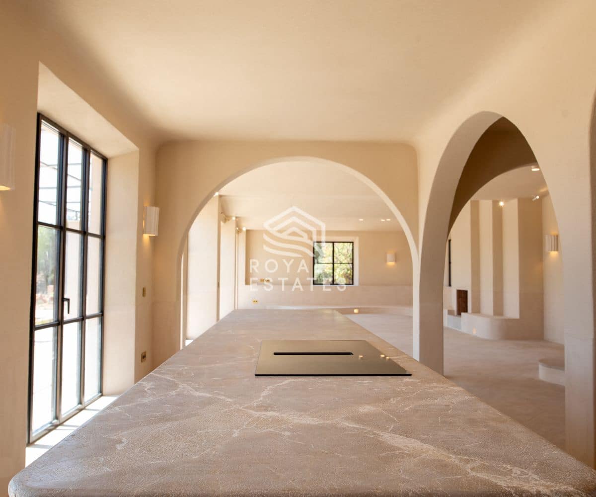 5 bedroom Villa for sale in Santa Maria del Cami with pool - € 8,750,000 (Ref: 8931794)