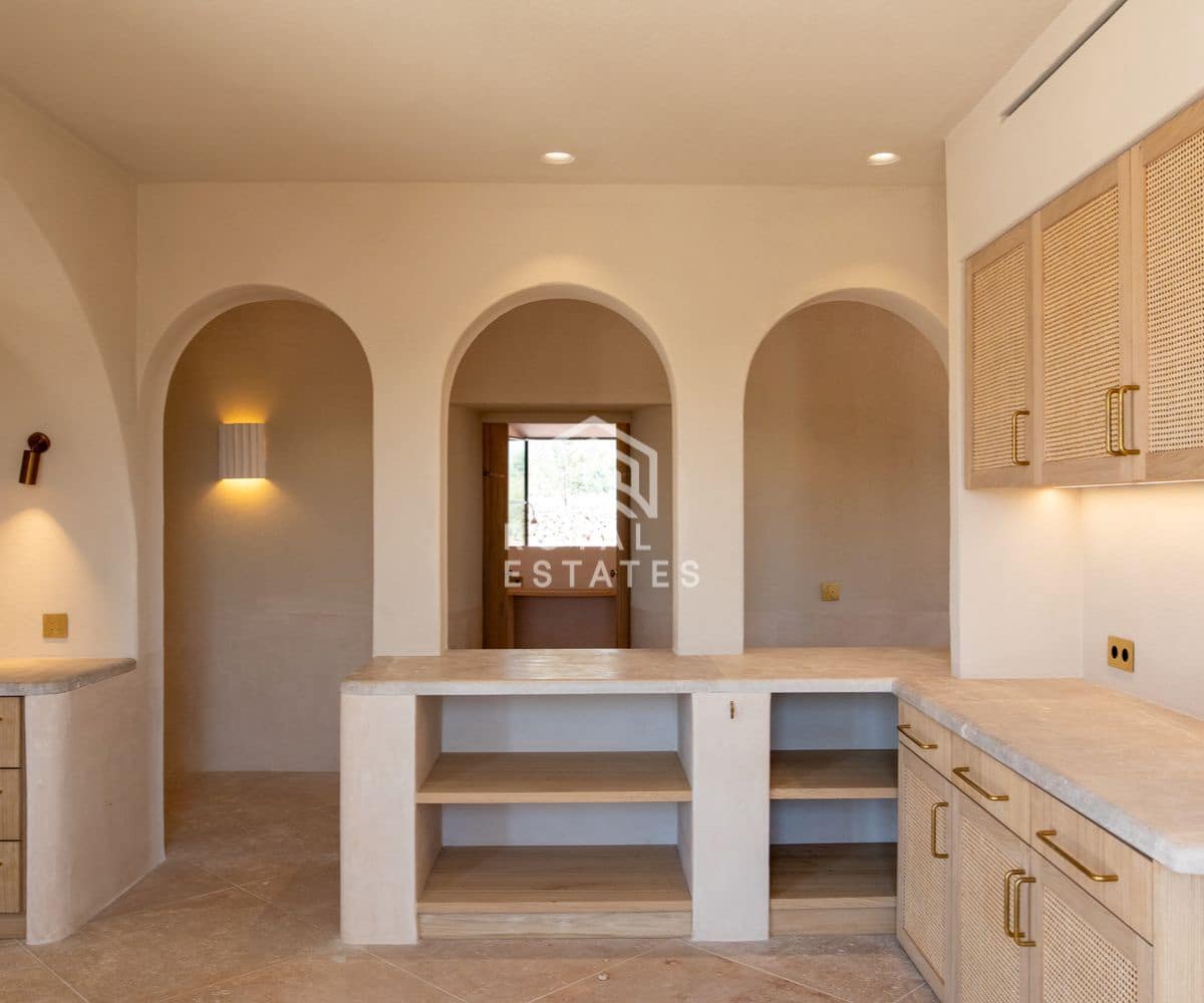 5 bedroom Villa for sale in Santa Maria del Cami with pool - € 8,750,000 (Ref: 8931794)