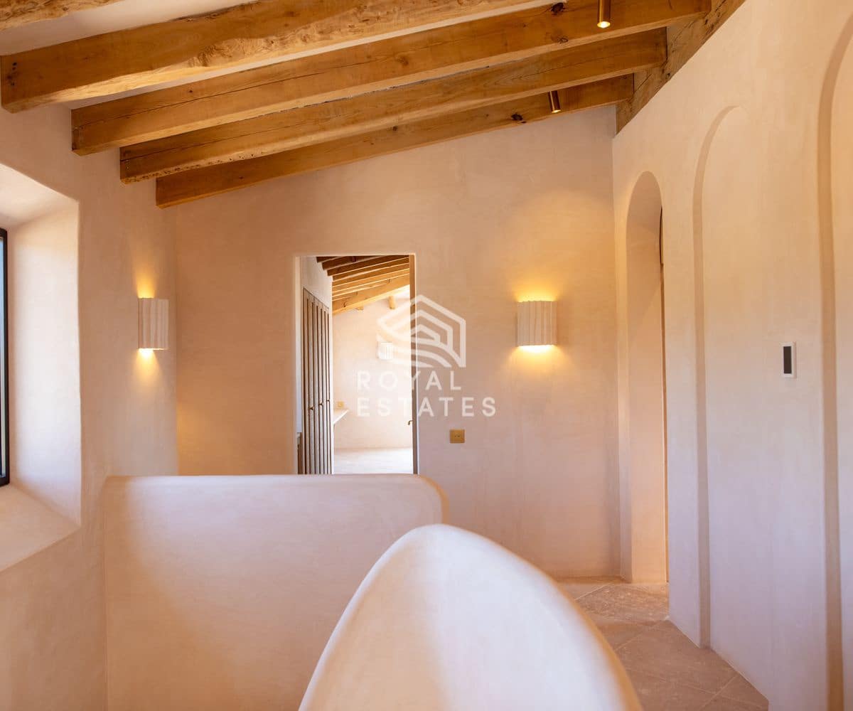 5 bedroom Villa for sale in Santa Maria del Cami with pool - € 8,750,000 (Ref: 8931794)