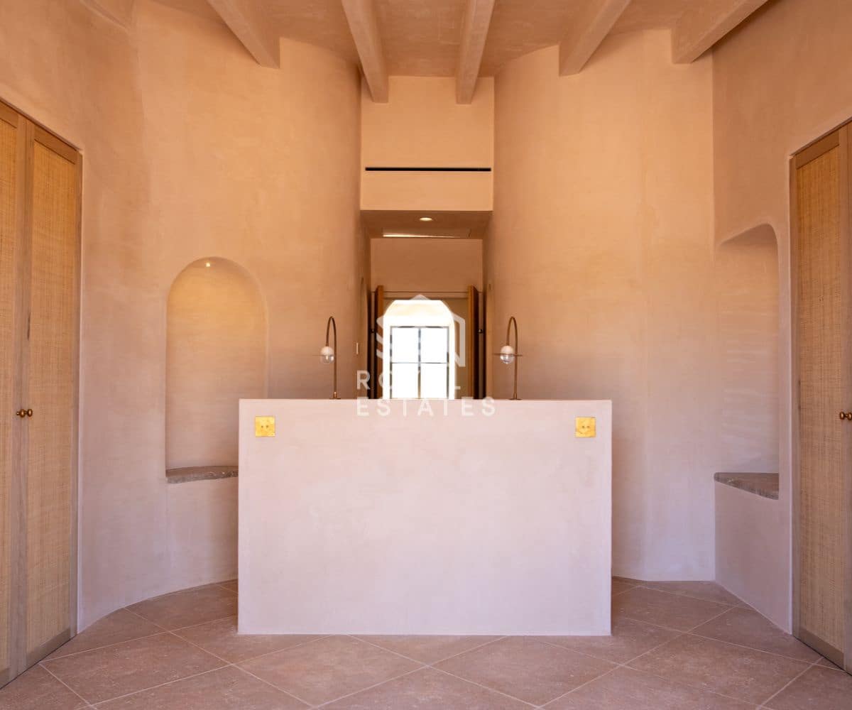 5 bedroom Villa for sale in Santa Maria del Cami with pool - € 8,750,000 (Ref: 8931794)