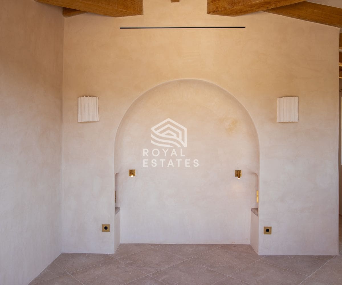 5 bedroom Villa for sale in Santa Maria del Cami with pool - € 8,750,000 (Ref: 8931794)