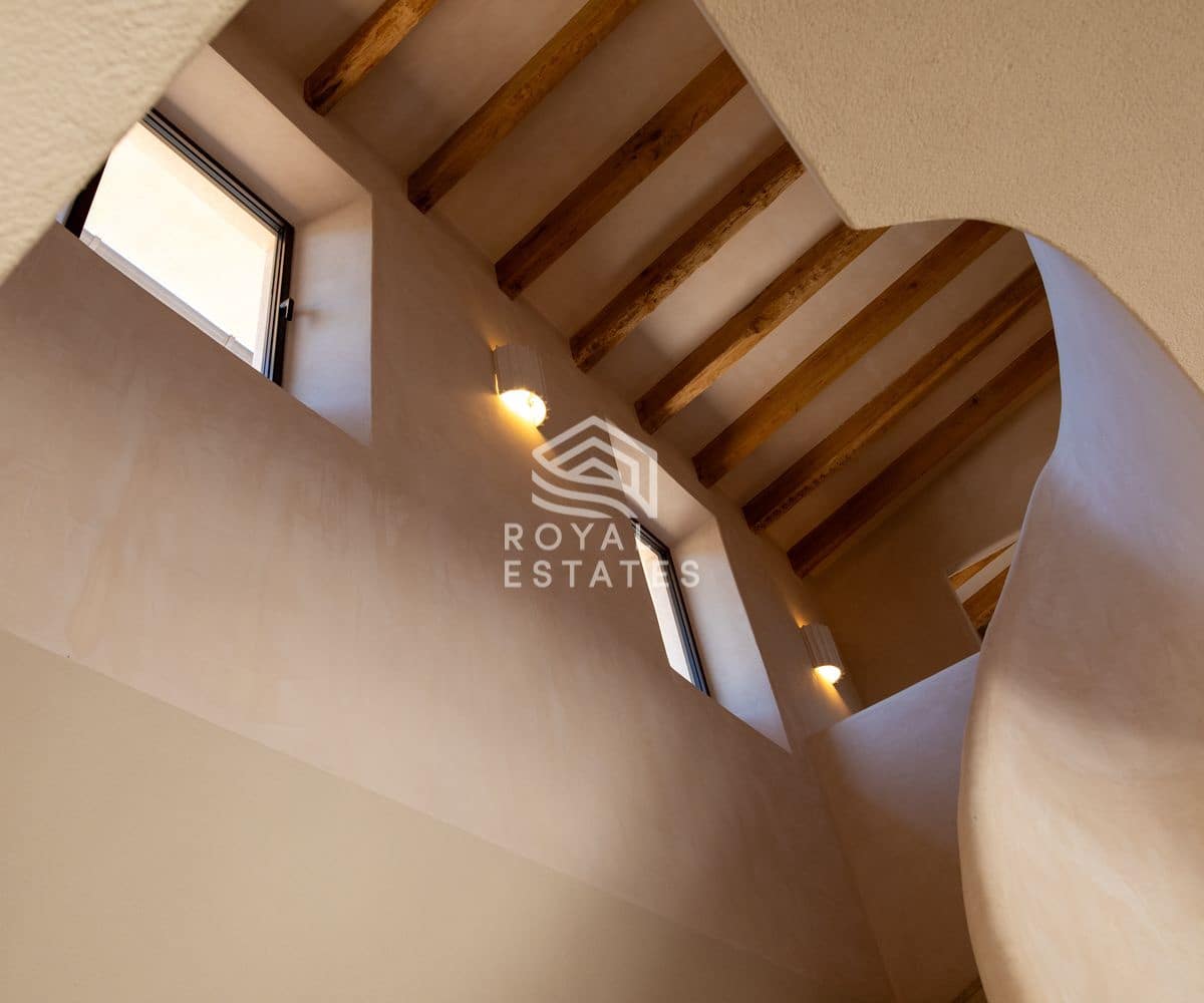 5 bedroom Villa for sale in Santa Maria del Cami with pool - € 8,750,000 (Ref: 8931794)