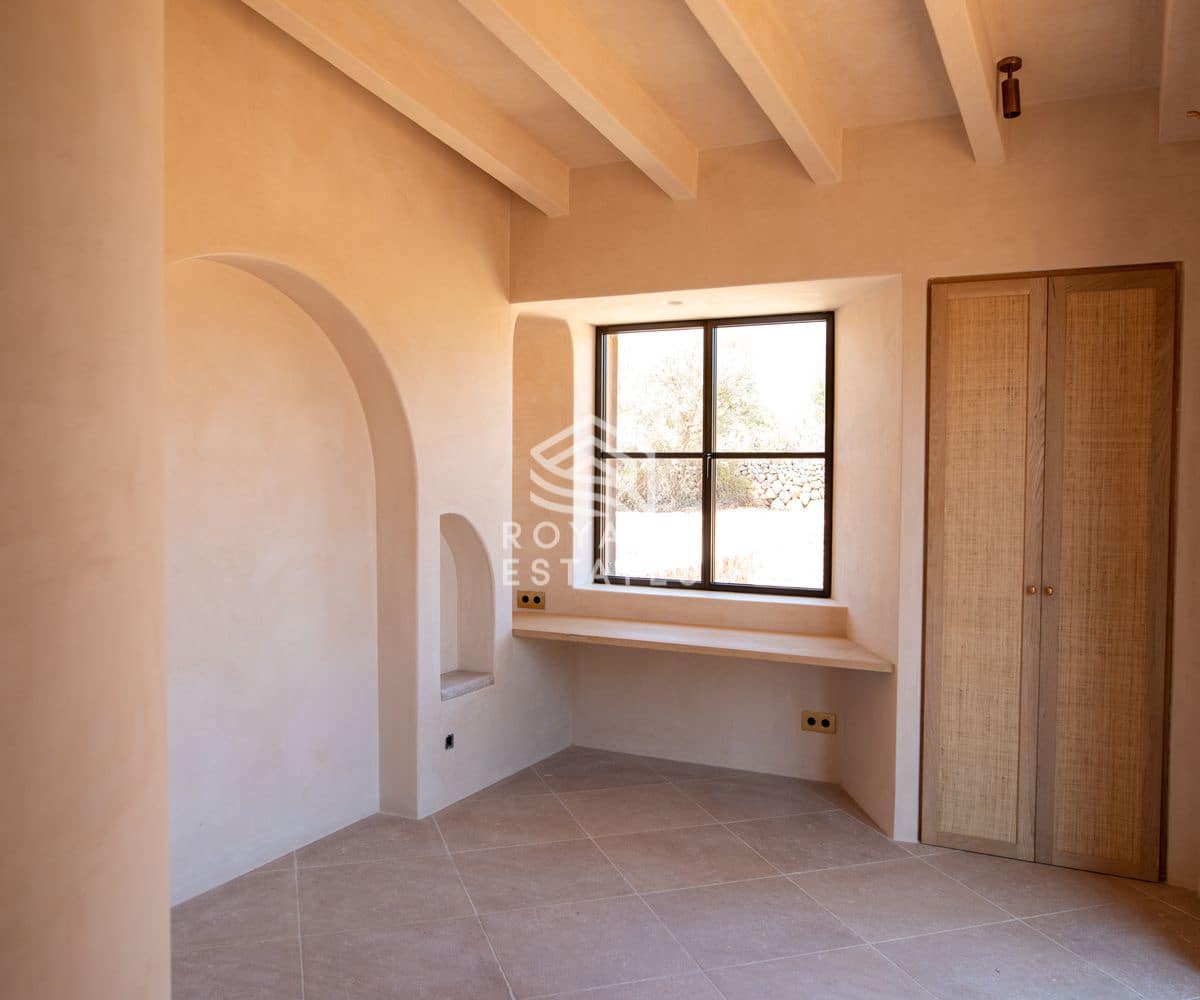 5 bedroom Villa for sale in Santa Maria del Cami with pool - € 8,750,000 (Ref: 8931794)