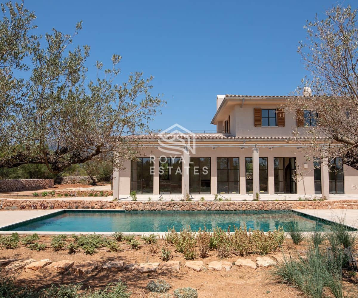 5 bedroom Villa for sale in Santa Maria del Cami with pool - € 8,750,000 (Ref: 8931794)