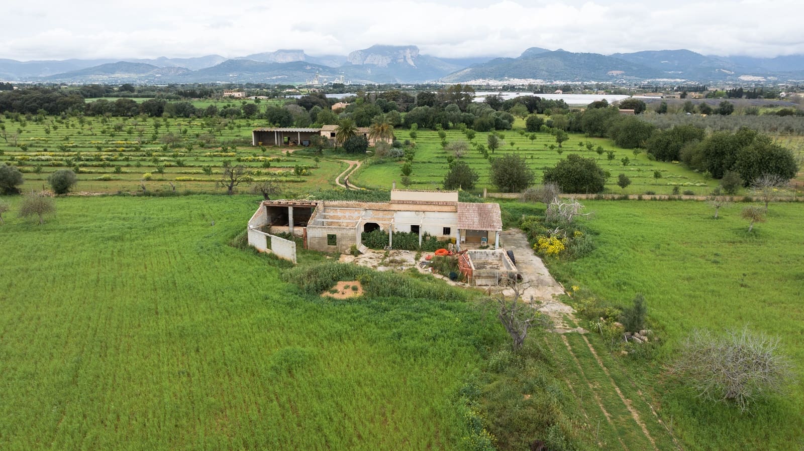 4 bedroom Villa for sale in Binissalem - € 7,995,000 (Ref: 9169273)