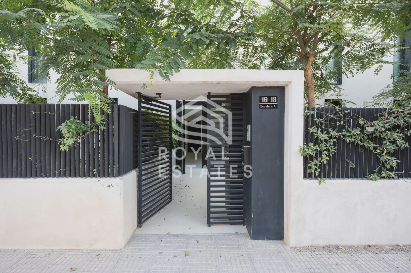 3 sypialnia Apartament na sprzedaż w Talamanca z basenem - 1 200 000 € (Ref: 9310405)