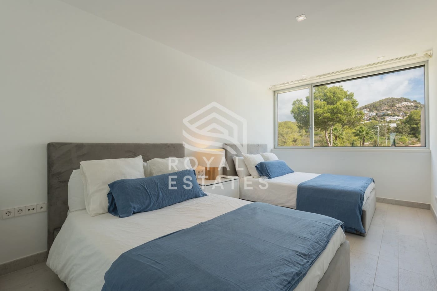 4 bedroom Apartment for sale in Talamanca with pool garage - € 4,500,000 (Ref: 9312292)