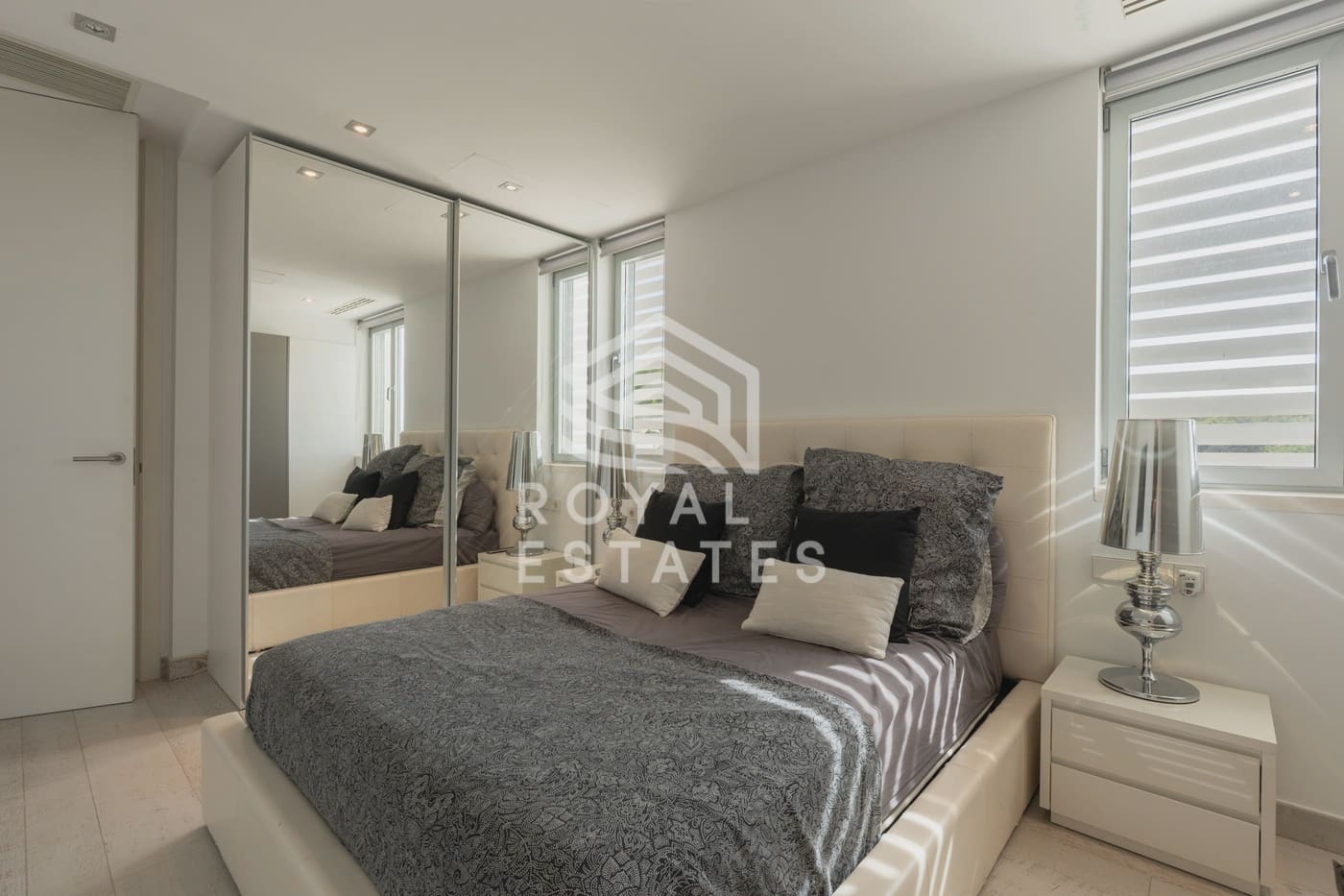 4 bedroom Apartment for sale in Talamanca with pool garage - € 4,500,000 (Ref: 9312292)