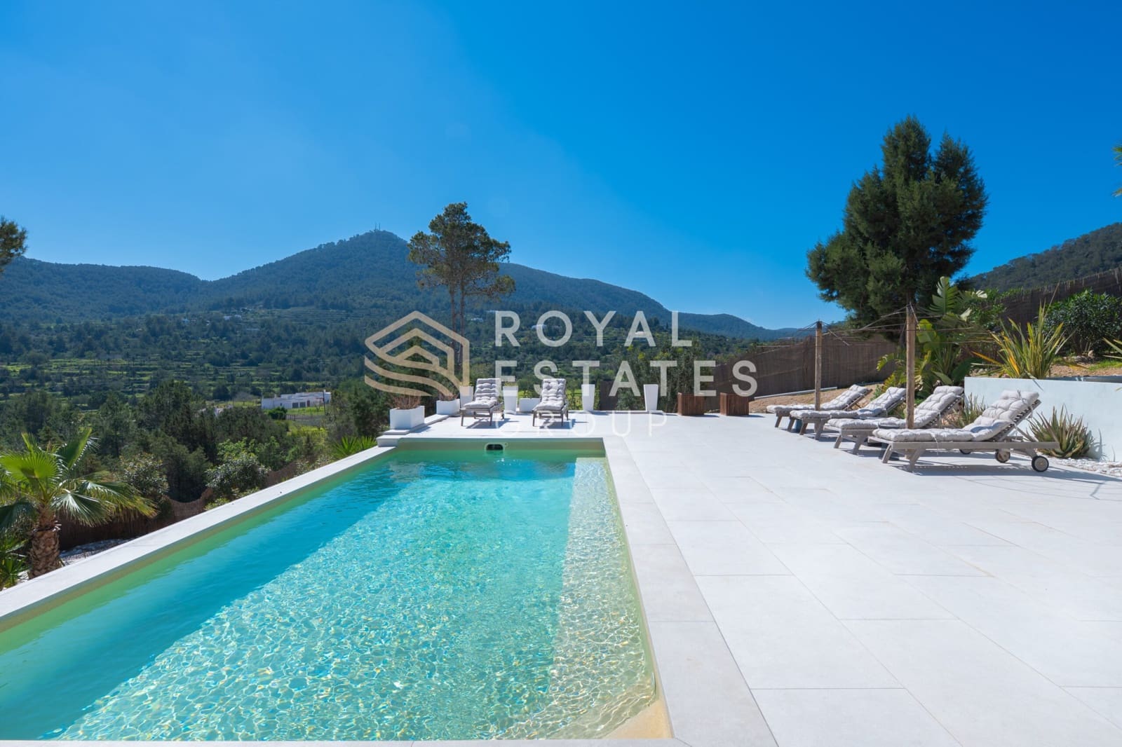 Chalet de 4 habitaciones en Ibiza / Eivissa ciudad en venta - 4.950.000 € (Ref: 9772631)