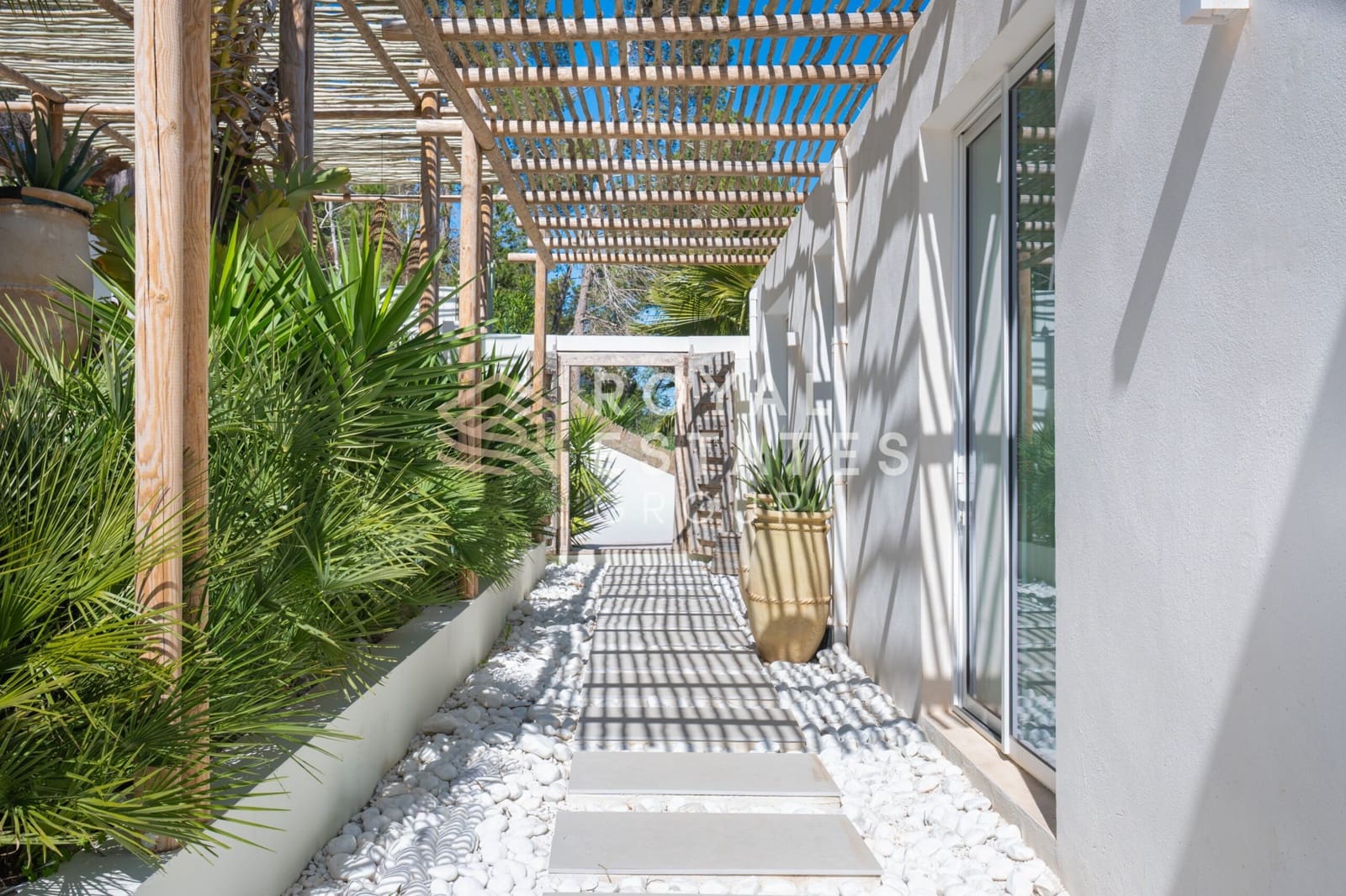 Chalet de 4 habitaciones en Ibiza / Eivissa ciudad en venta - 4.950.000 € (Ref: 9772631)