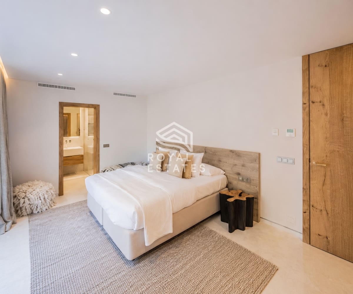 8 bedroom Villa for sale in Ibiza / Eivissa town with pool - € 10,000,000 (Ref: 9838826)