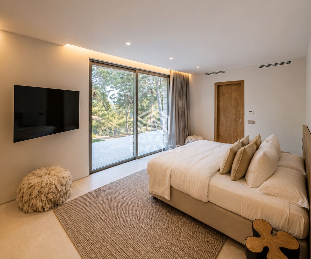 8 bedroom Villa for sale in Ibiza / Eivissa town with pool - € 10,000,000 (Ref: 9838826)