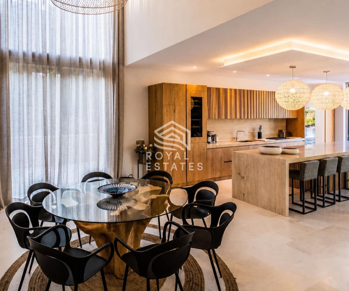 8 bedroom Villa for sale in Ibiza / Eivissa town with pool - € 10,000,000 (Ref: 9838826)