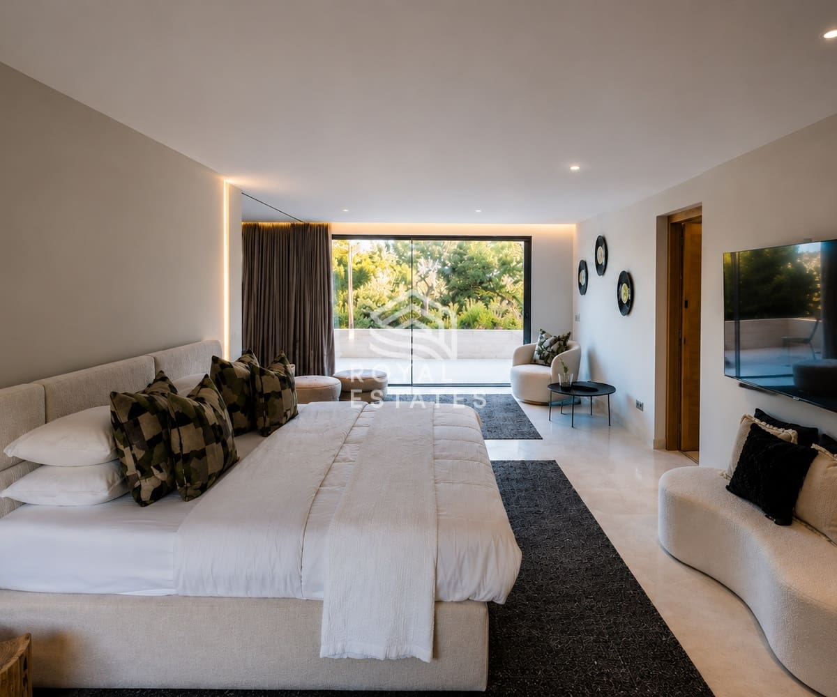 8 bedroom Villa for sale in Ibiza / Eivissa town with pool - € 10,000,000 (Ref: 9838826)