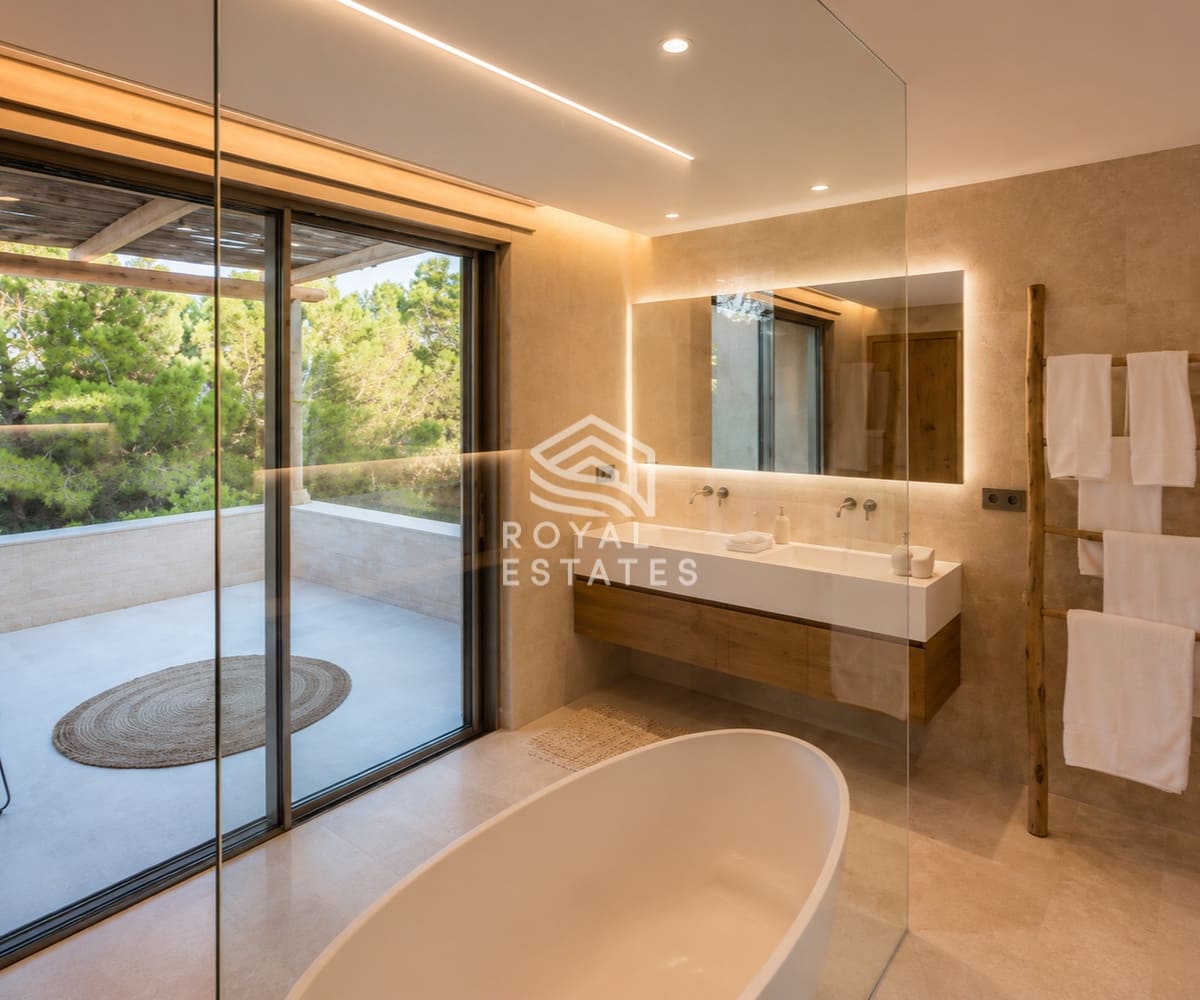 8 bedroom Villa for sale in Ibiza / Eivissa town with pool - € 10,000,000 (Ref: 9838826)