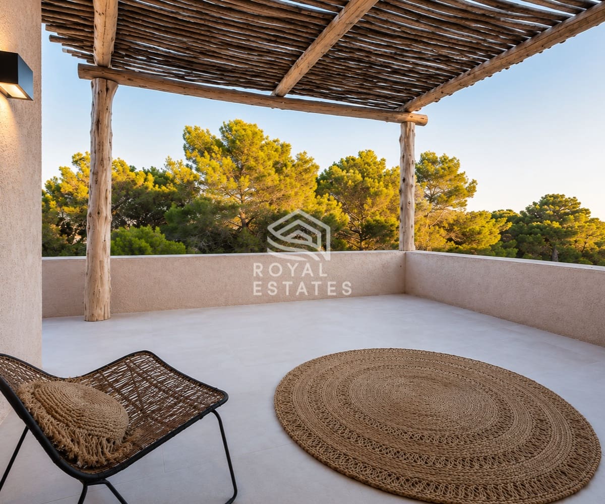 8 bedroom Villa for sale in Ibiza / Eivissa town with pool - € 10,000,000 (Ref: 9838826)