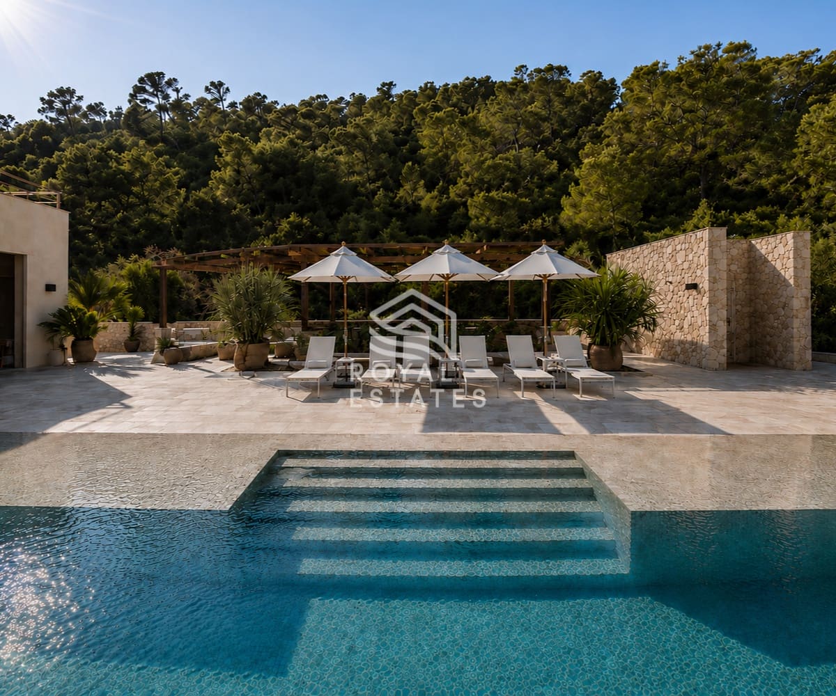 8 bedroom Villa for sale in Ibiza / Eivissa town with pool - € 10,000,000 (Ref: 9838826)