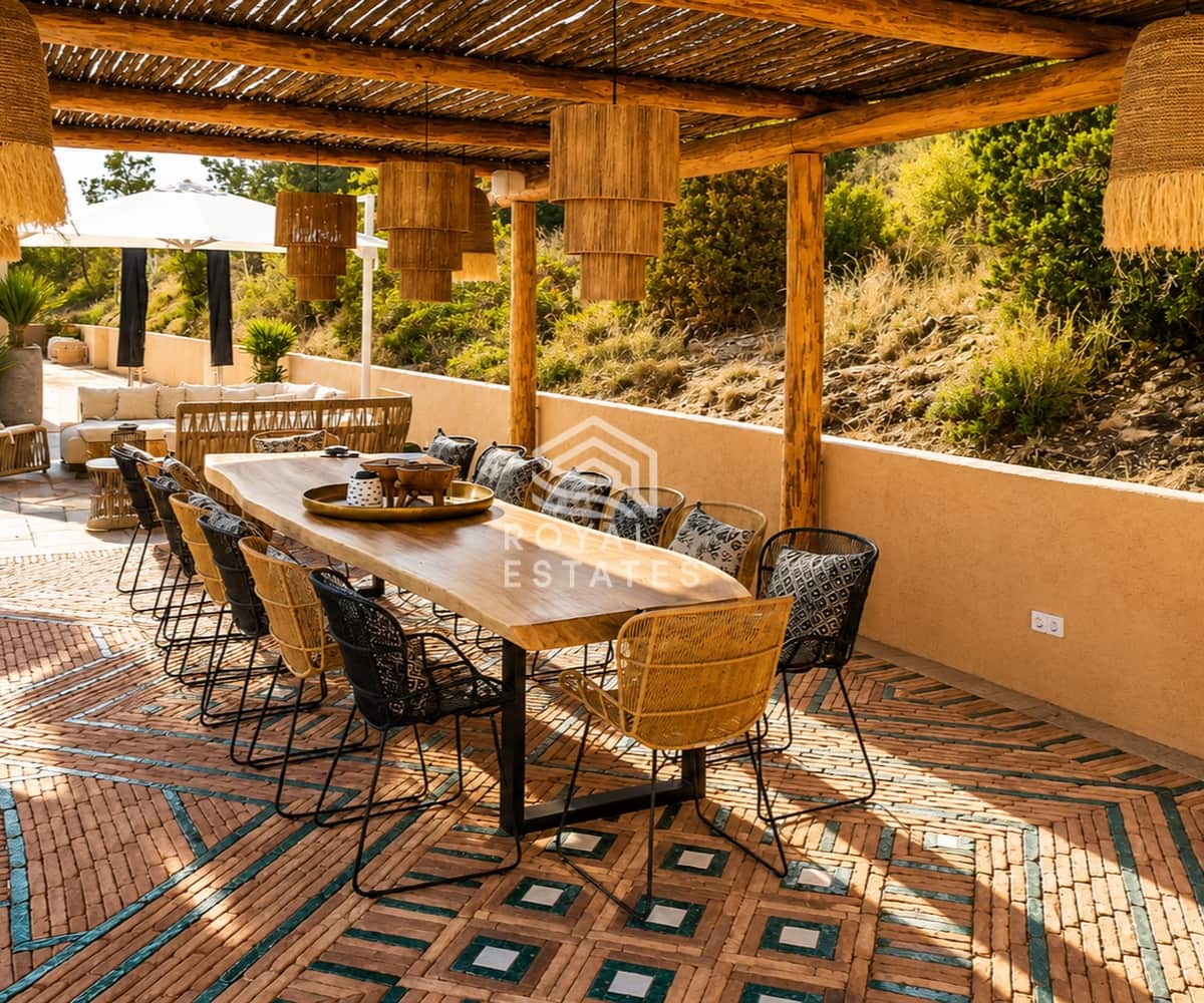 8 bedroom Villa for sale in Ibiza / Eivissa town with pool - € 10,000,000 (Ref: 9838826)