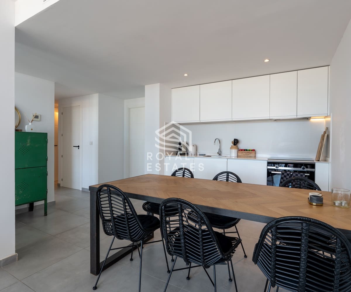 2 soverom Leilighet til salgs i Ibiza by med svømmebasseng garasje - € 690 000 (Ref: 9842033)