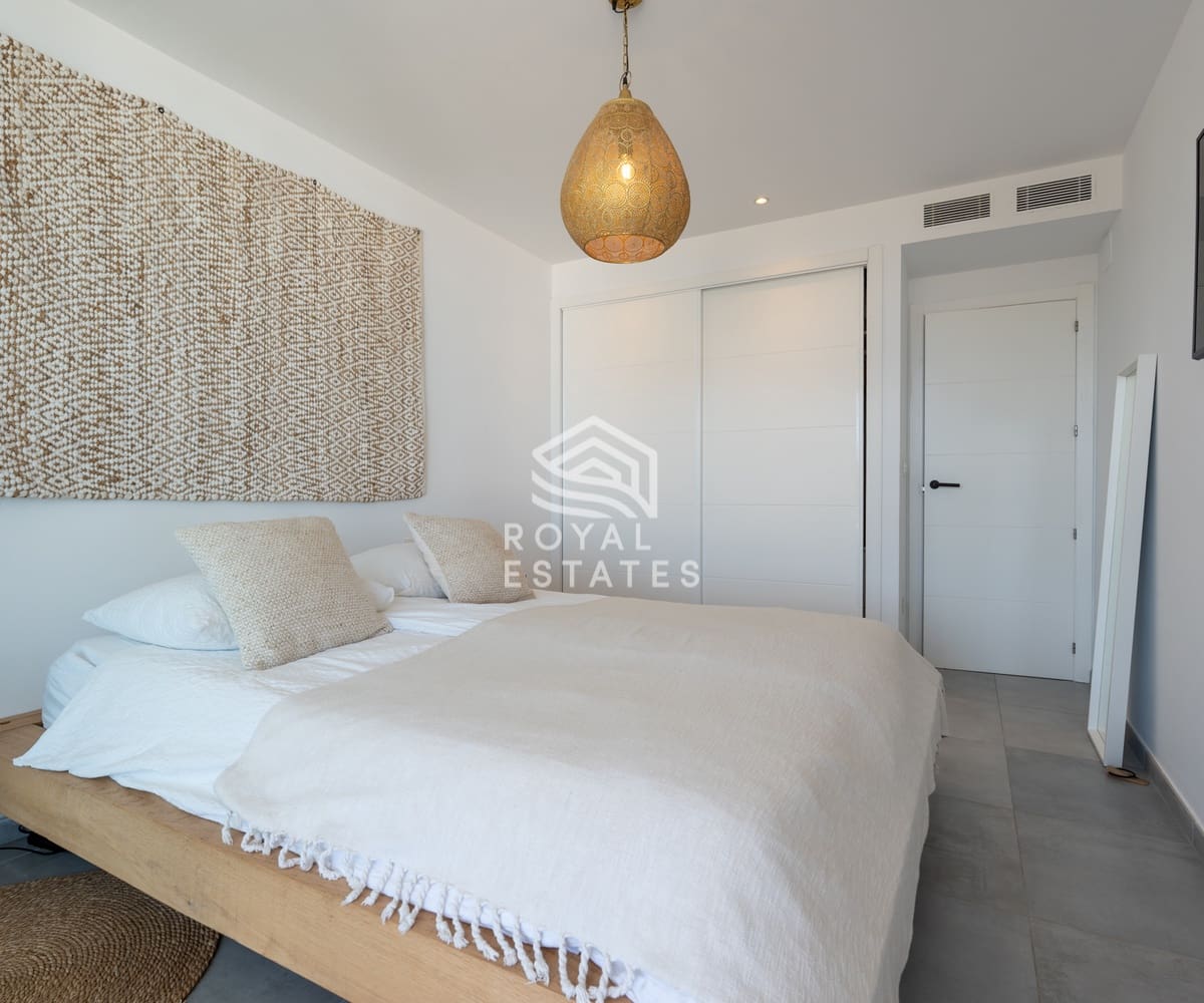 2 soverom Leilighet til salgs i Ibiza by med svømmebasseng garasje - € 690 000 (Ref: 9842033)