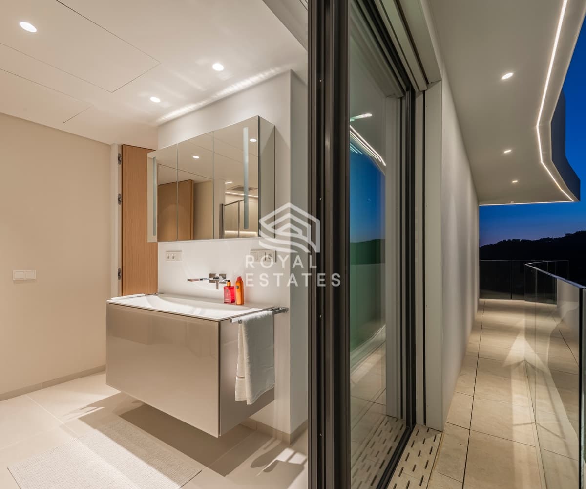 9 bedroom Villa for sale in Ibiza / Eivissa town with garage - € 9,800,000 (Ref: 9866358)
