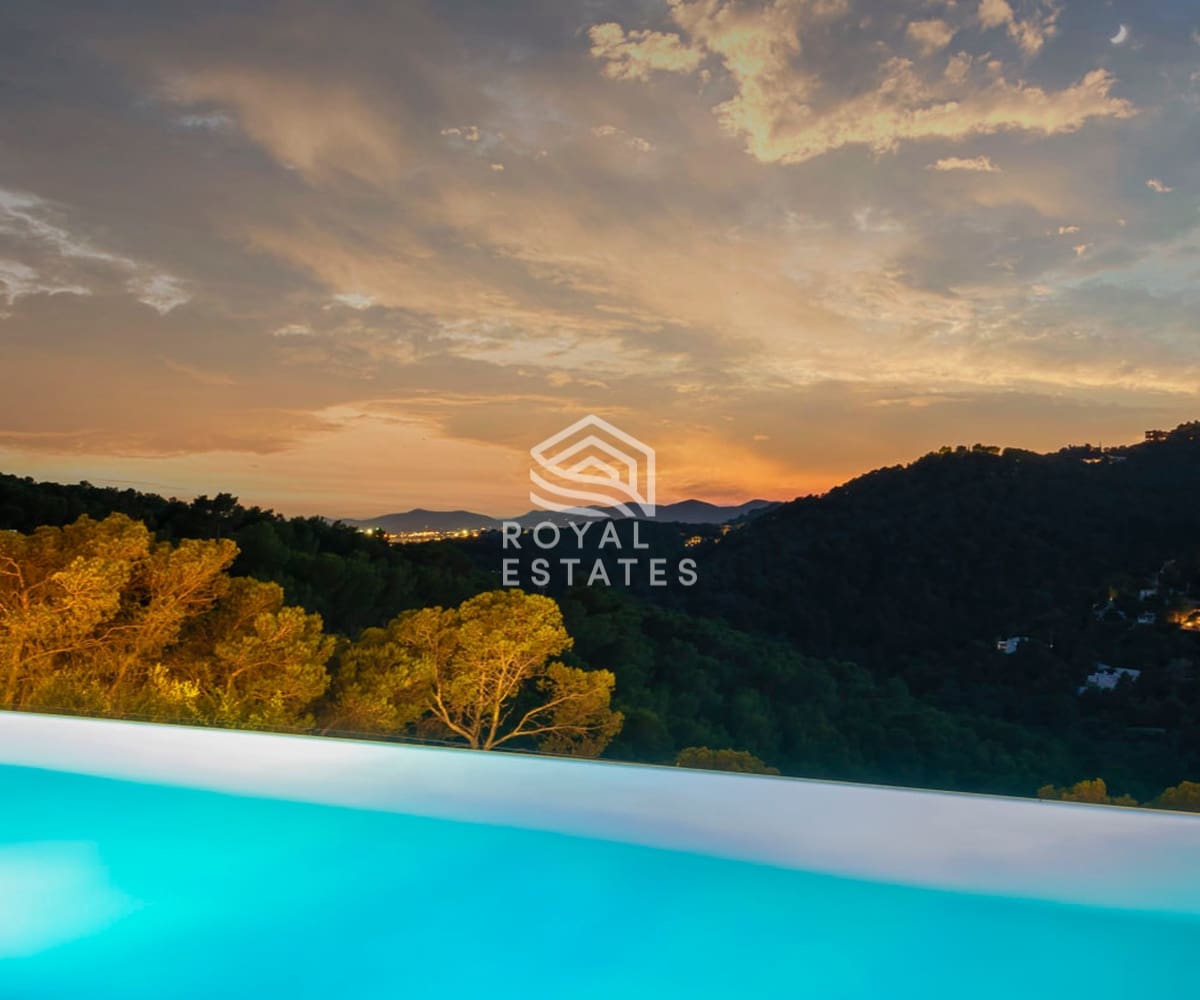 9 bedroom Villa for sale in Ibiza / Eivissa town with garage - € 9,800,000 (Ref: 9866358)