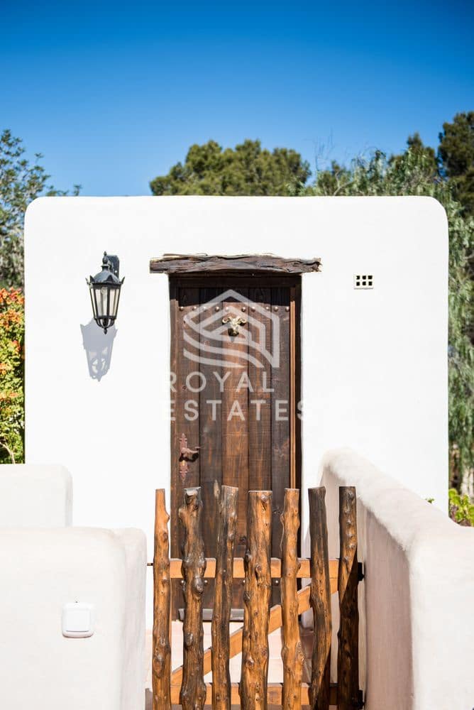 8 slaapkamer Villa te koop in Ibiza dorp met zwembad - € 4.950.000 (Ref: 9984266)