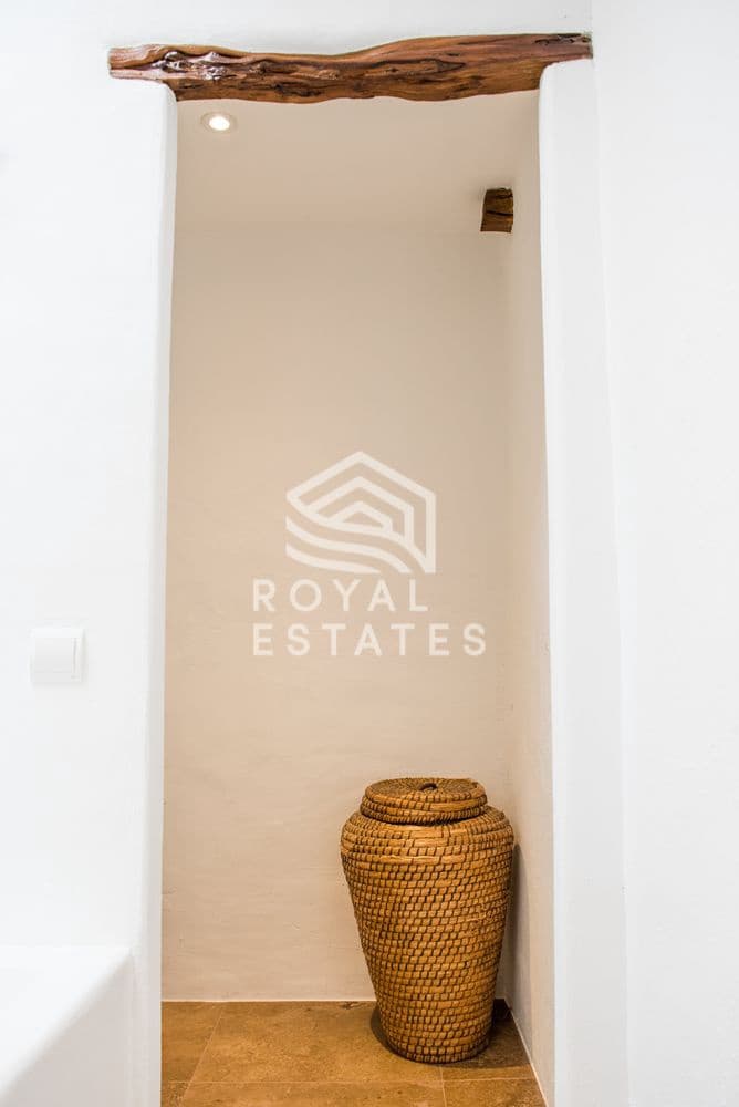 8 slaapkamer Villa te koop in Ibiza dorp met zwembad - € 4.950.000 (Ref: 9984266)