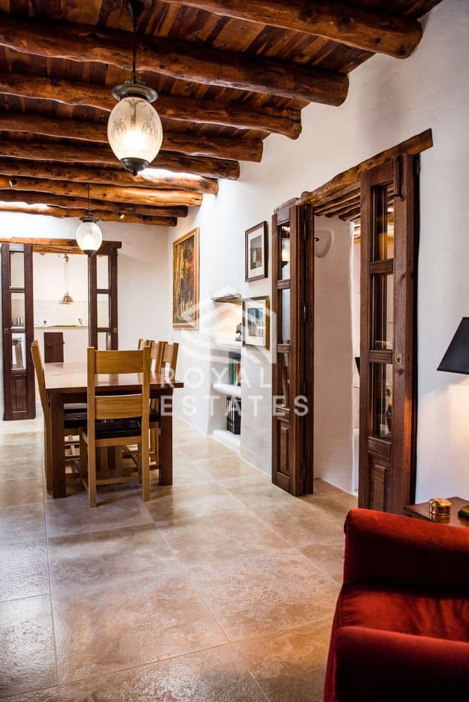 8 slaapkamer Villa te koop in Ibiza dorp met zwembad - € 4.950.000 (Ref: 9984266)