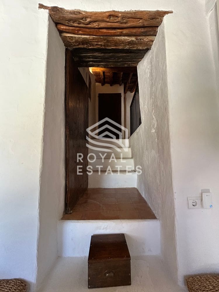 8 slaapkamer Villa te koop in Ibiza dorp met zwembad - € 4.950.000 (Ref: 9984266)