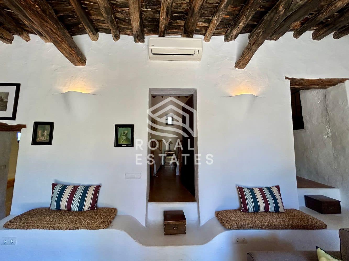 8 slaapkamer Villa te koop in Ibiza dorp met zwembad - € 4.950.000 (Ref: 9984266)