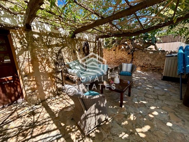 8 soverom Villa til salgs i Ibiza by med svømmebasseng - € 4 950 000 (Ref: 9984266)