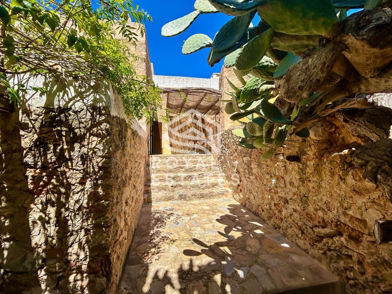 8 slaapkamer Villa te koop in Ibiza dorp met zwembad - € 4.950.000 (Ref: 9984266)