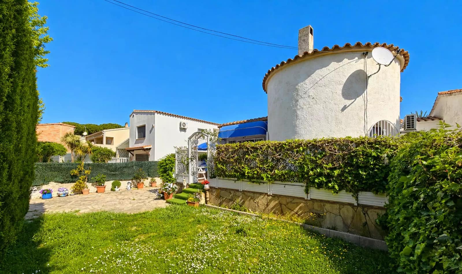 3 bedroom Villa for sale in Empuriabrava with garage - € 380,000 (Ref: 10009116)