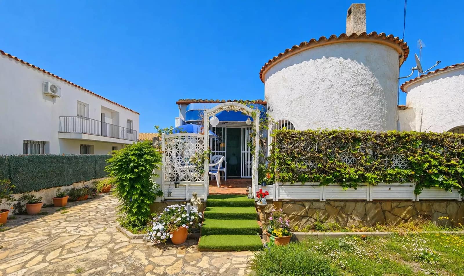 3 bedroom Villa for sale in Empuriabrava with garage - € 380,000 (Ref: 10009116)