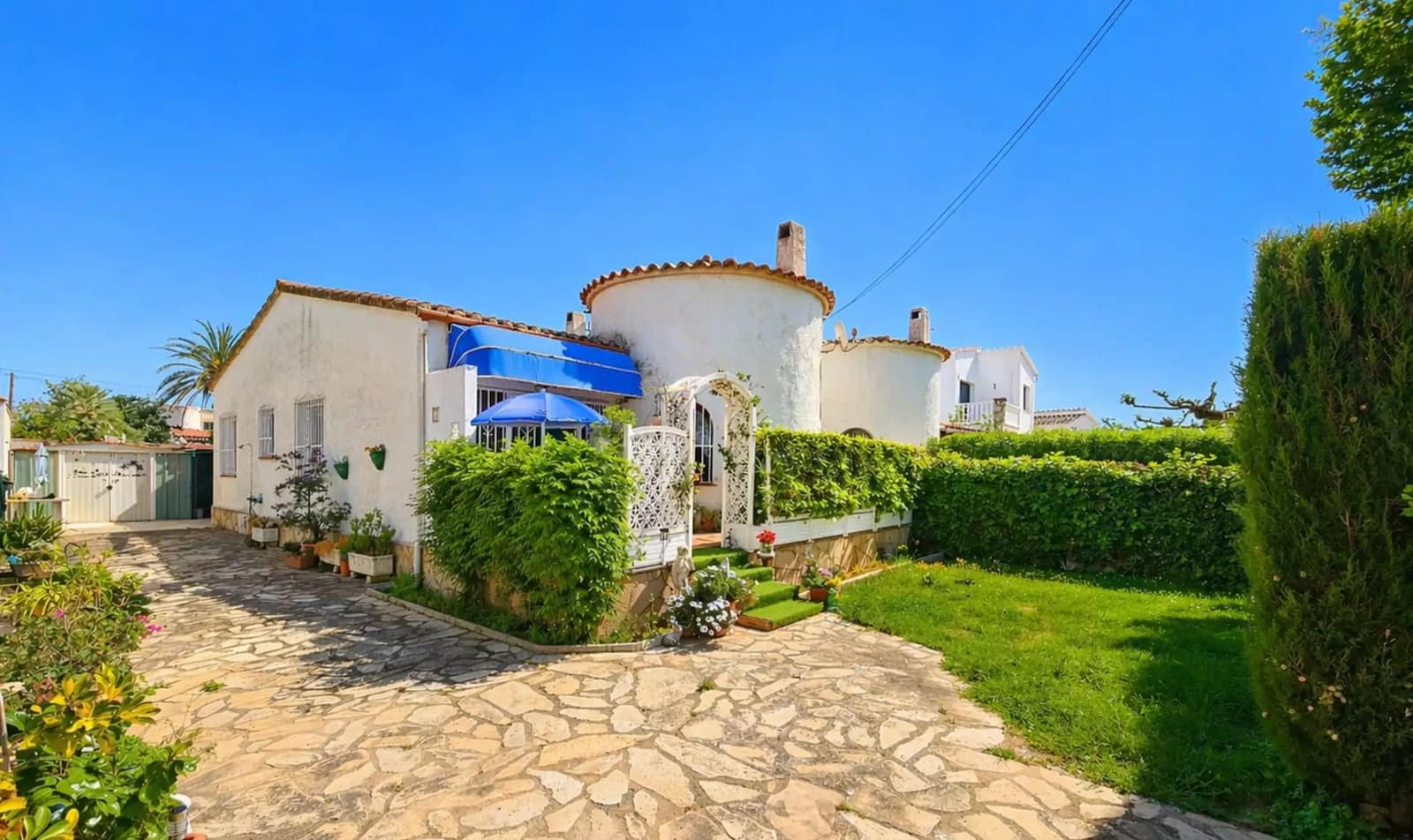 3 bedroom Villa for sale in Empuriabrava with garage - € 380,000 (Ref: 10009116)