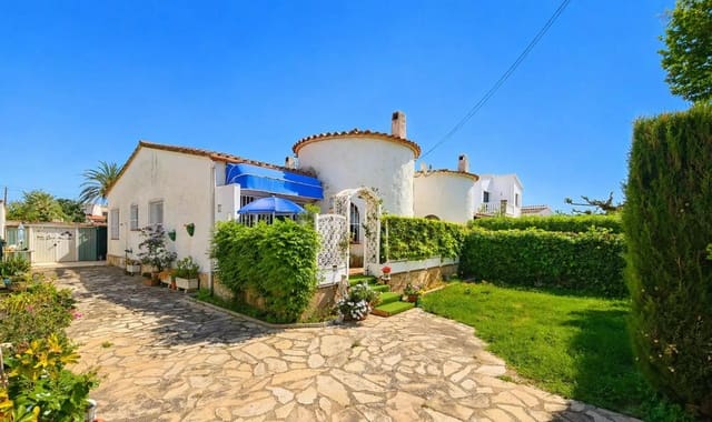 3 bedroom Villa for sale in Empuriabrava, Castelló d'Empúries with garage - € 380,000 (Ref: 10009116)
