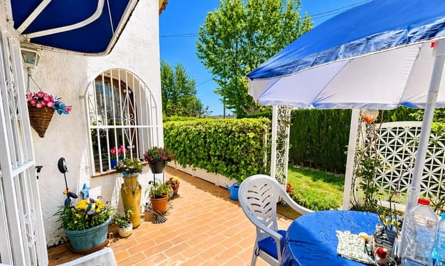 3 bedroom Villa for sale in Empuriabrava, Castelló d'Empúries with garage - € 380,000 (Ref: 10009116)