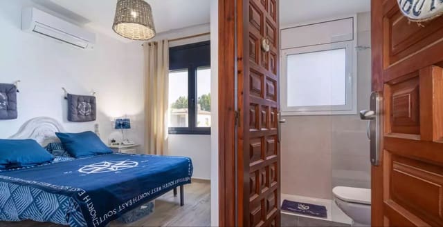 4 slaapkamer Villa te koop in Empuriabrava, Castelló d'Empúries met zwembad garage - € 569.000 (Ref: 10009117)