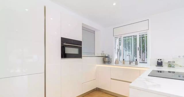 4 slaapkamer Villa te koop in Empuriabrava, Castelló d'Empúries met zwembad garage - € 569.000 (Ref: 10009117)