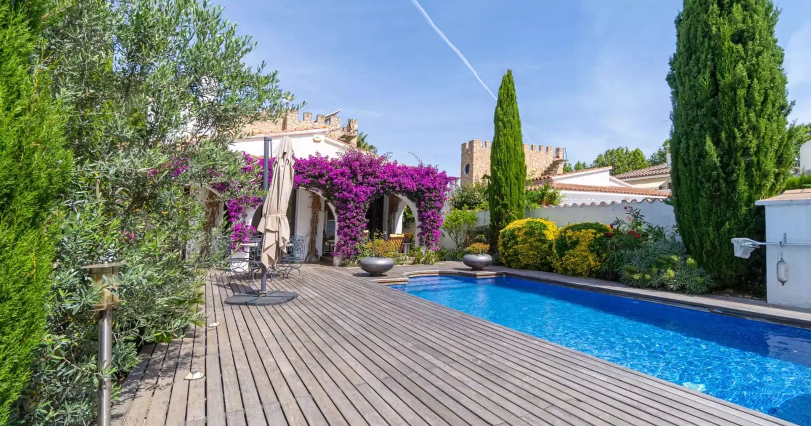 4 slaapkamer Villa te koop in Empuriabrava met zwembad garage - € 569.000 (Ref: 10009117)