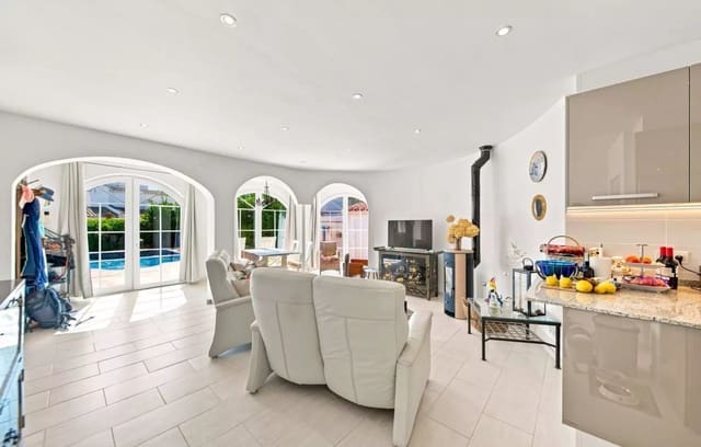 2 sypialnia Willa na sprzedaż w Empuriabrava, Castelló d'Empúries z basenem garażem - 530 000 € (Ref: 10015605)
