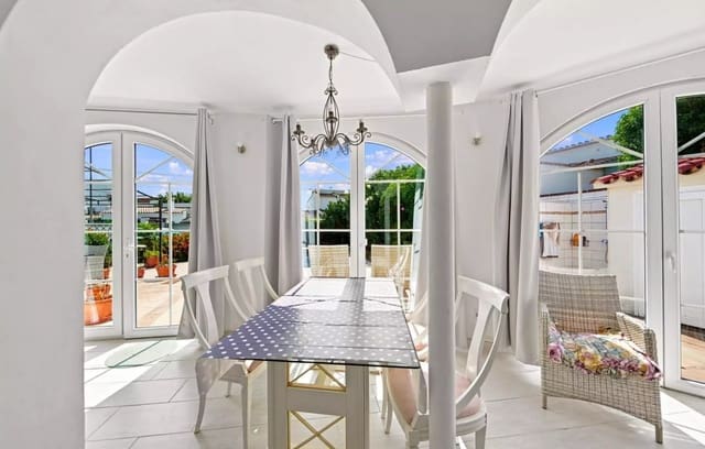 2 sypialnia Willa na sprzedaż w Empuriabrava, Castelló d'Empúries z basenem garażem - 530 000 € (Ref: 10015605)