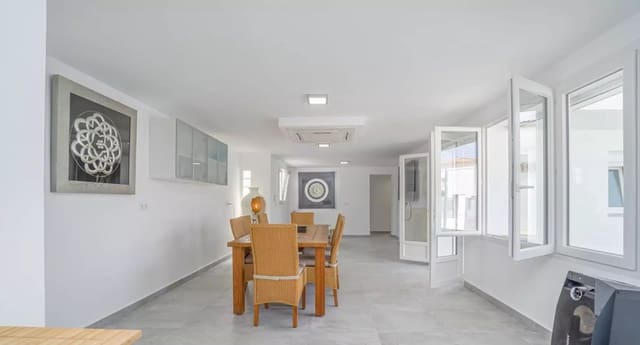 4 Zimmer Villa zu verkaufen in Empuriabrava, Castelló d'Empúries mit Pool Garage - 790.000 € (Ref: 10098294)