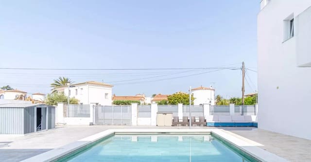 4 Zimmer Villa zu verkaufen in Empuriabrava, Castelló d'Empúries mit Pool Garage - 790.000 € (Ref: 10098294)